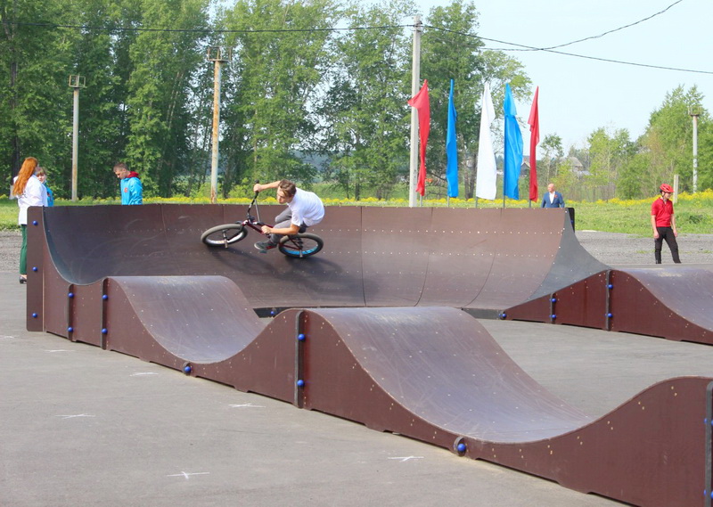 Три скейт-парка установили в Кузбассе, до осени этого года появятся еще 5 
