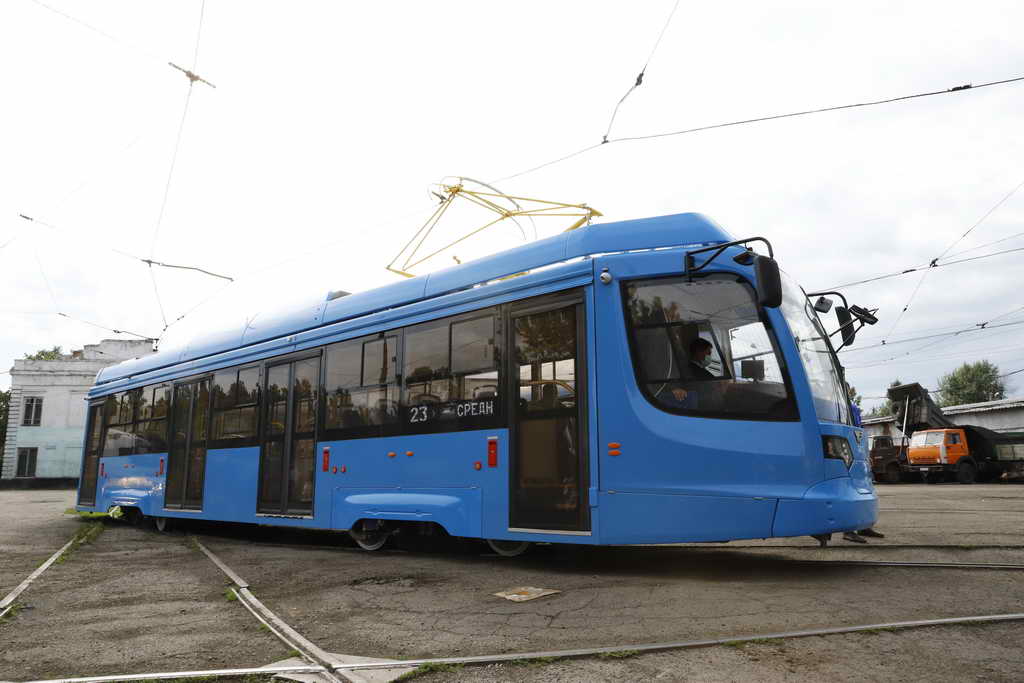 Еще 4 трамвая лимитированной кузбасской серии поступили в Новокузнецк ко Дню города