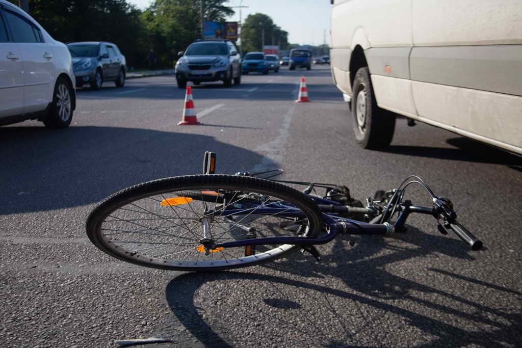 В Тисульском районе полицейские устанавливают обстоятельства ДТП, в результате которого травмирован несовершеннолетний велосипедист
