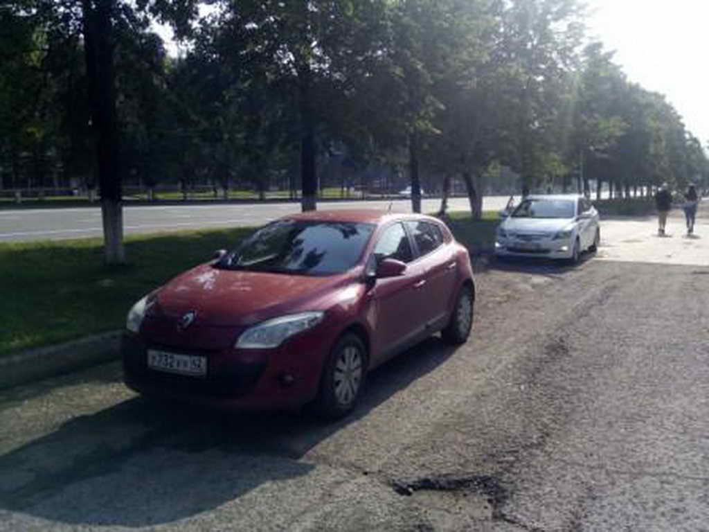 По материалам «Мобильного патруля» полицейские привлекли к ответственности двух кемеровских автомобилистов за парковку на пешеходной зоне