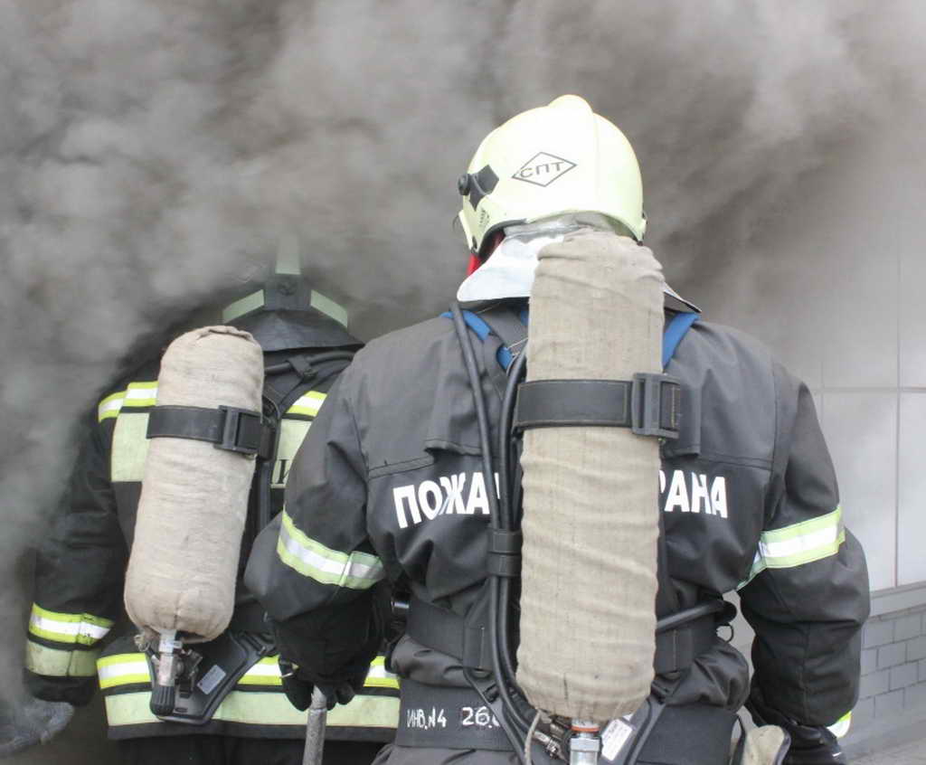 Жители города Мыски поблагодарили пожарных за оперативные действия во время тушения пожара