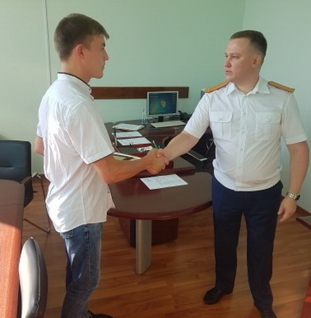 В Кемерово наградили молодого человека, спасшего 9-летнего ребенка