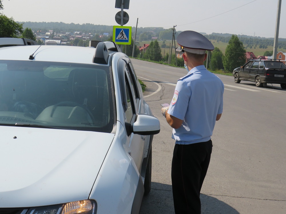 Инспекторы ГИБДД напомнили прокопьевским водителям о правилах перевозки детей