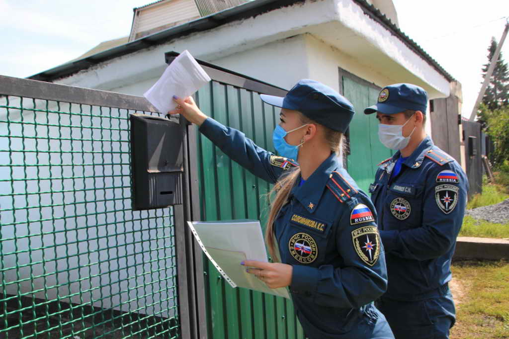 Сотрудники МЧС России призывают дачников соблюдать правила пожарной безопасности