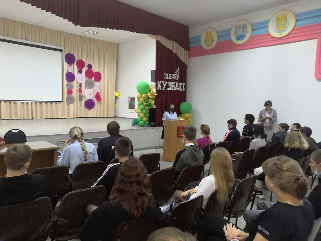 В Кемеровском районе полицейские встретились со студентами техникума