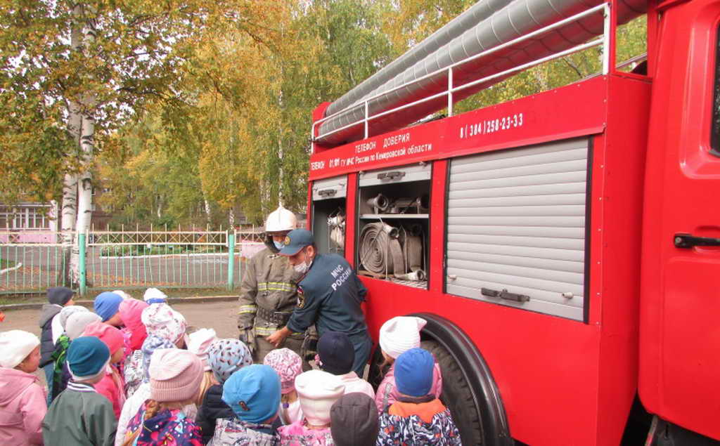 Кузбасским детям рассказывают о действиях при пожарах в рамках месячника безопасности