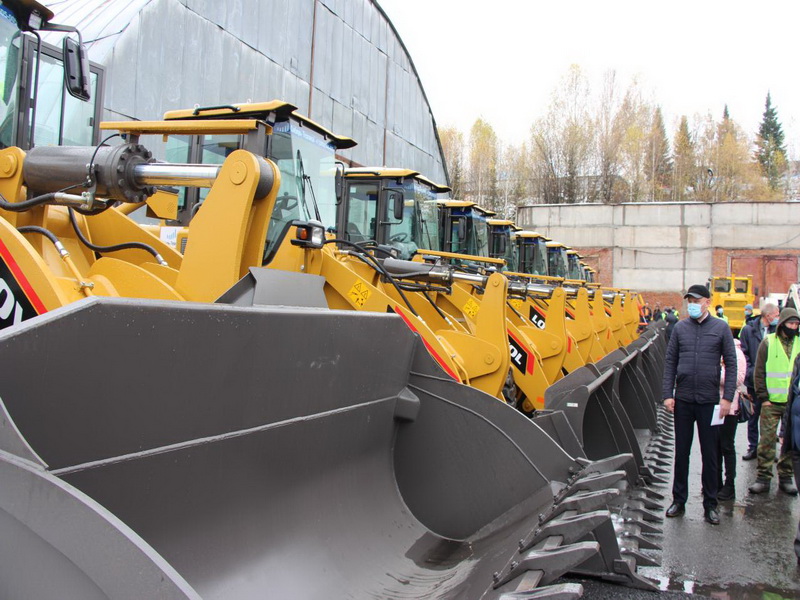 18 новых снегоуборочных машин поступили в поселки Таштагольского района