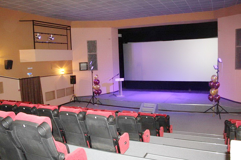 В Осинниках после реконструкции открылся единственный в городе кинозал