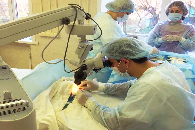 Хирург-офтальмолог сохранил зрение шести пациентам в Междуреченске