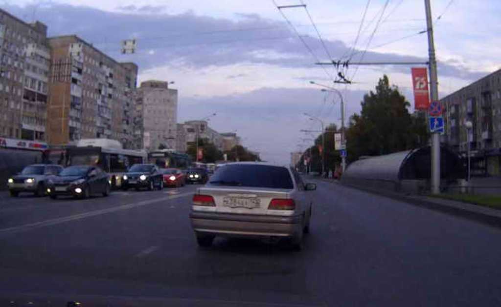 В Новокузнецке по материалам «Мобильного патруля» полицейские привлекли к ответственности водителя, проигнорировавшего запрещающий сигнал светофора