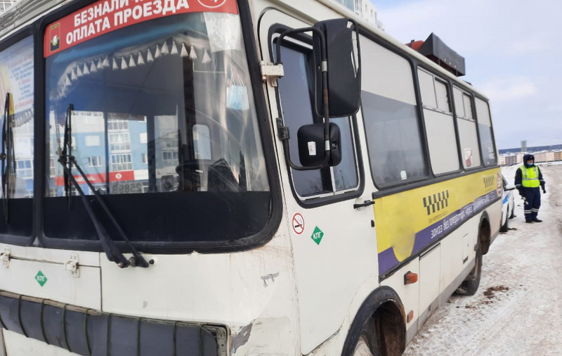 В Кемерово полицейские отстранили от управления водителя маршрутки 