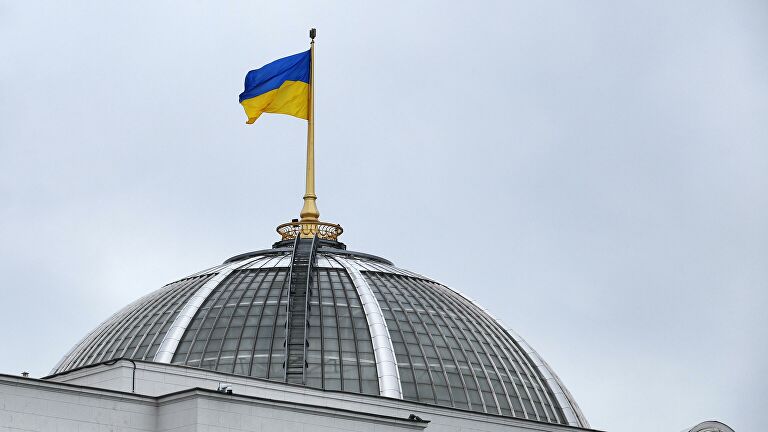 Рада одобрила введение ЧП на территории Украины