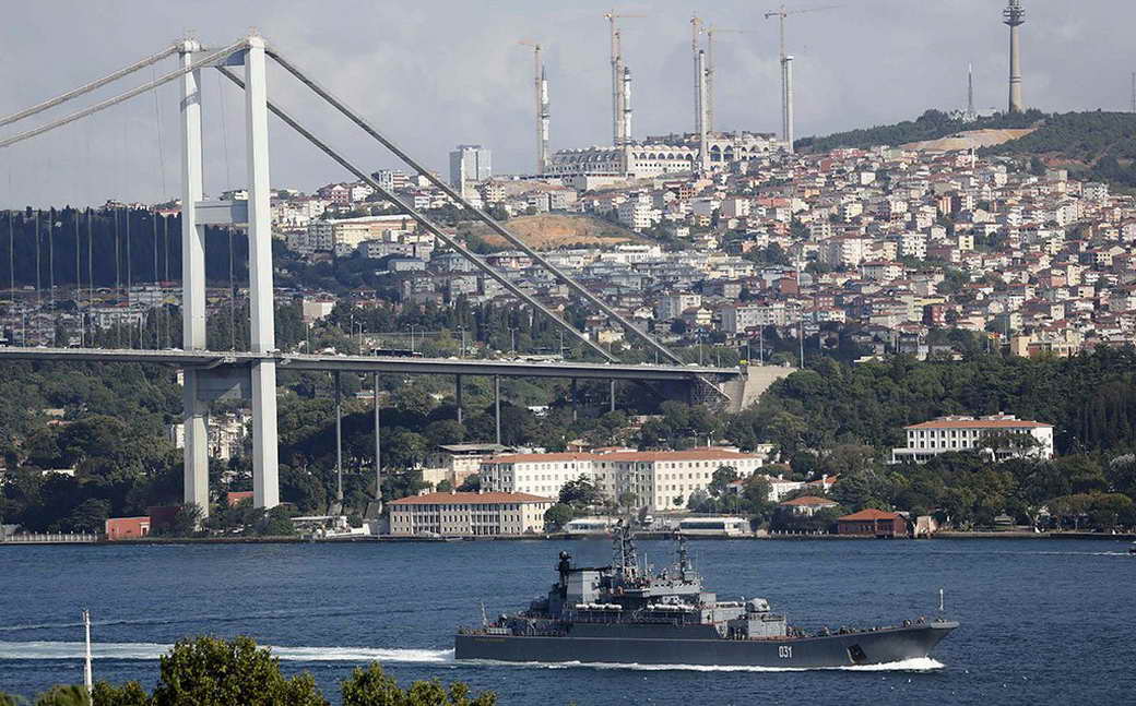 В Турции заявили о праве российских кораблей возвращаться через проливы