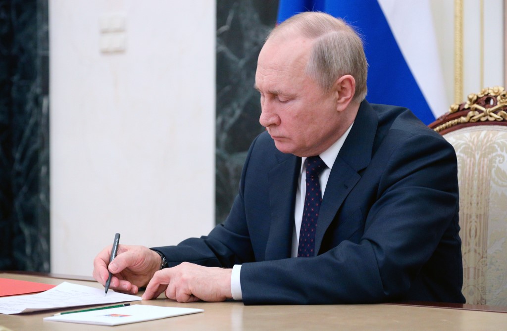 Путин подписал закон о новых антикризисных мерах