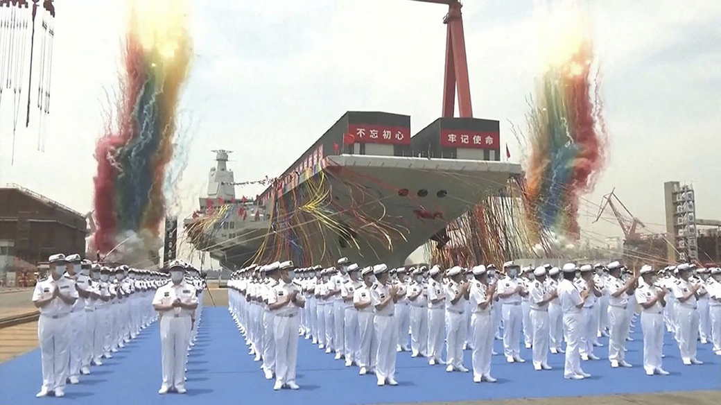 Третий авианосец Китая спустили на воду
