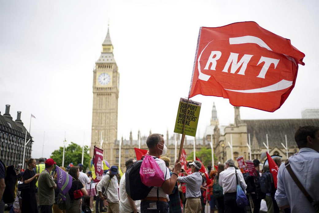 Тысячи жителей Лондона вышли на митинг из-за кризиса стоимости жизни