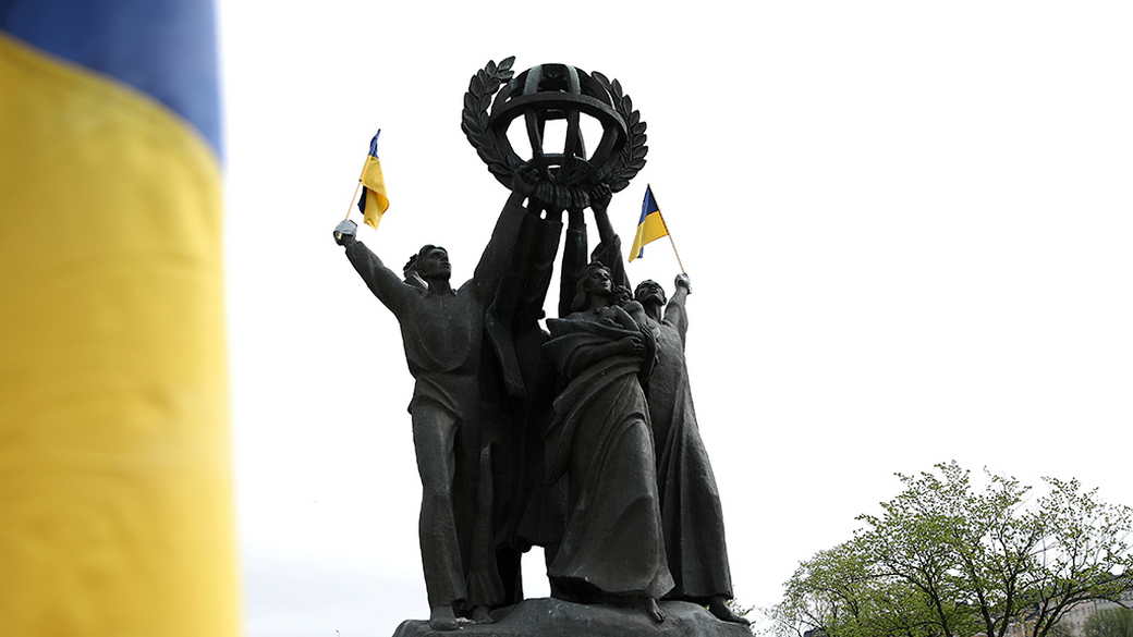 В Хельсинки демонтировали подаренный СССР памятник «Мир во всем мире»