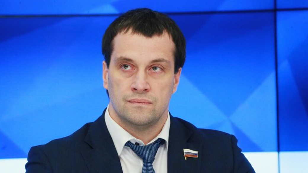 Сенатор Исаков прокомментировал сообщения о том, что он отрекся от дочери