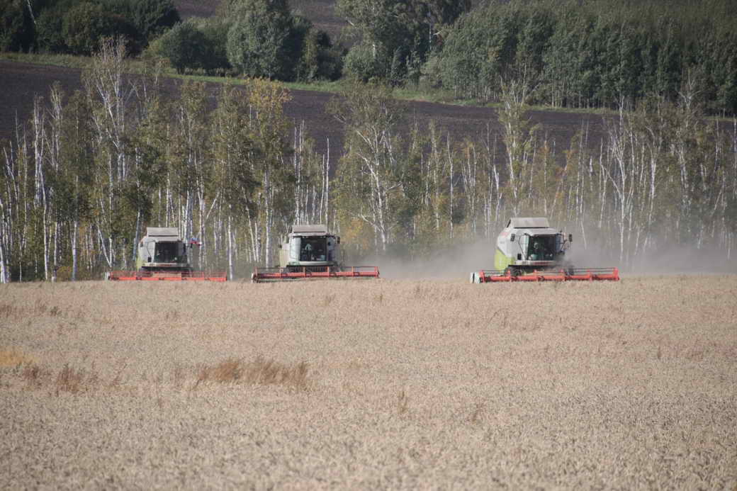 Правительство КуZбасса заключило соглашение об обеспечении аграриев сельскохозяйственной техникой