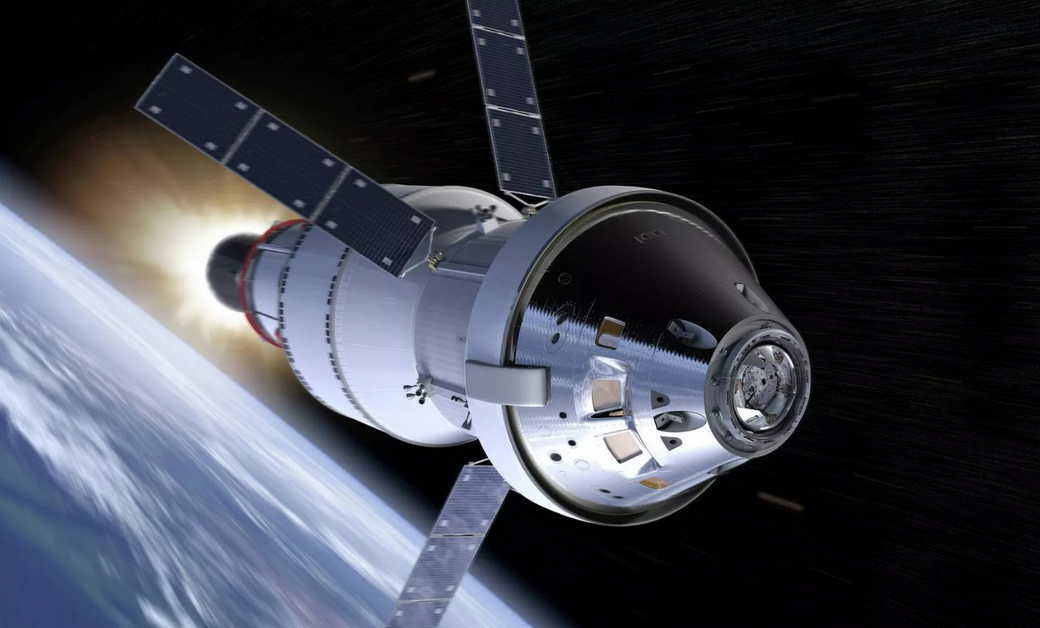 Американский космический корабль Orion после лунной миссии приводнился в Тихом океане