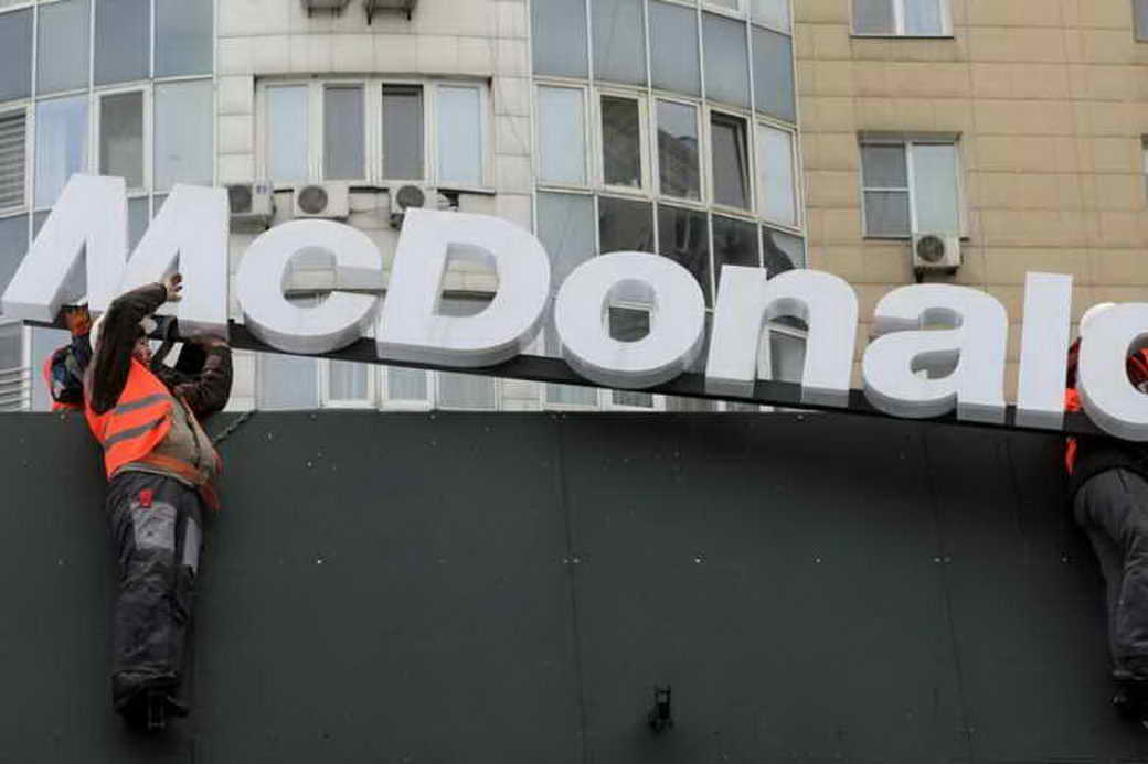 Власти Казахстана объяснили закрытие McDonald’s проблемами с поставками сырья из РФ