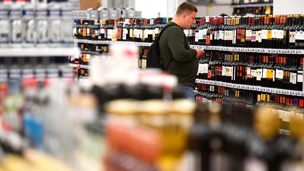 Алкоголь предлагают продавать в Сети по QR-кодам