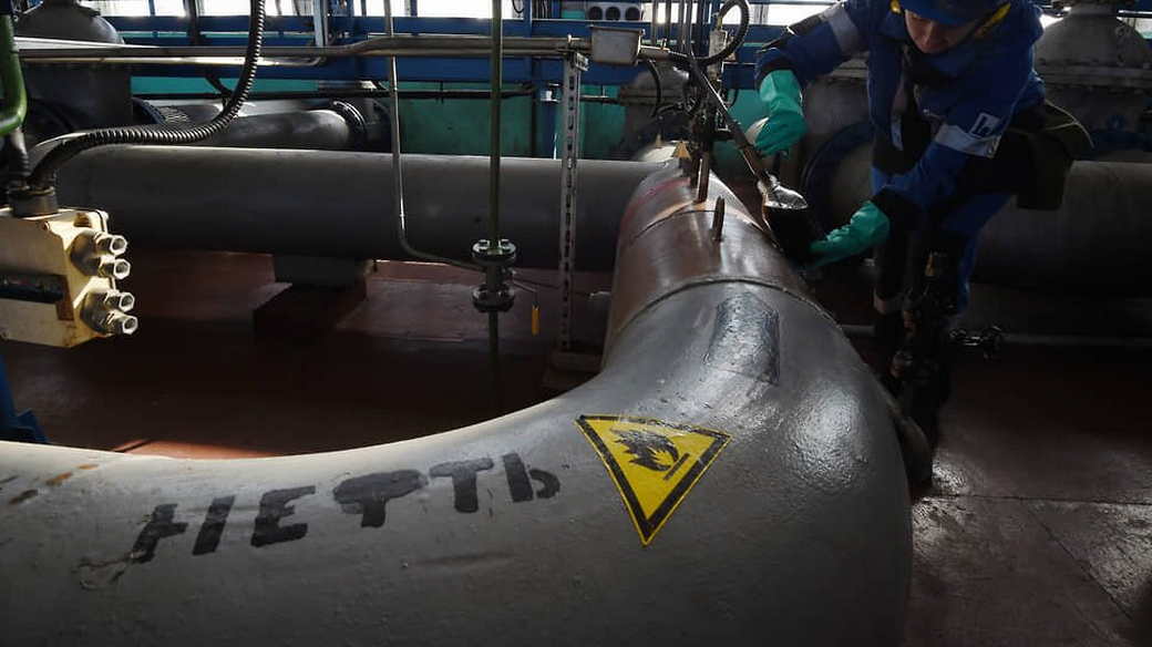 Нефтекомпании РФ увеличивают переработку на фоне эмбарго ЕС