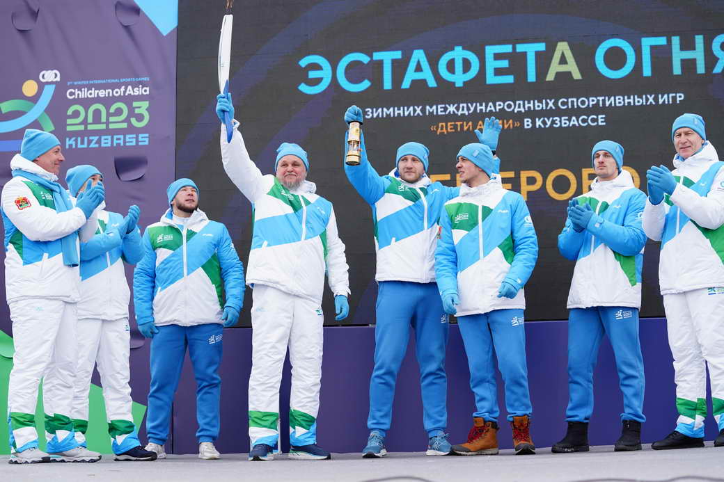 Сергей Цивилев дал старт эстафете огня II зимних Международных спортивных Игр «Дети Азии» в Кемерове