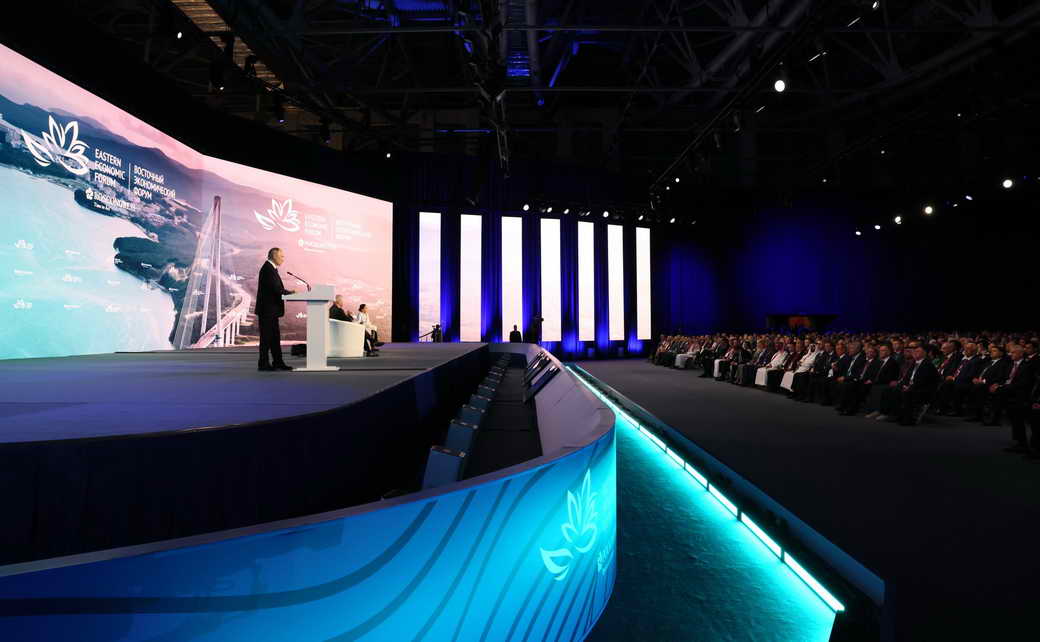 Президент России Владимир Путин выступил на пленарной сессии Восточного экономического форума