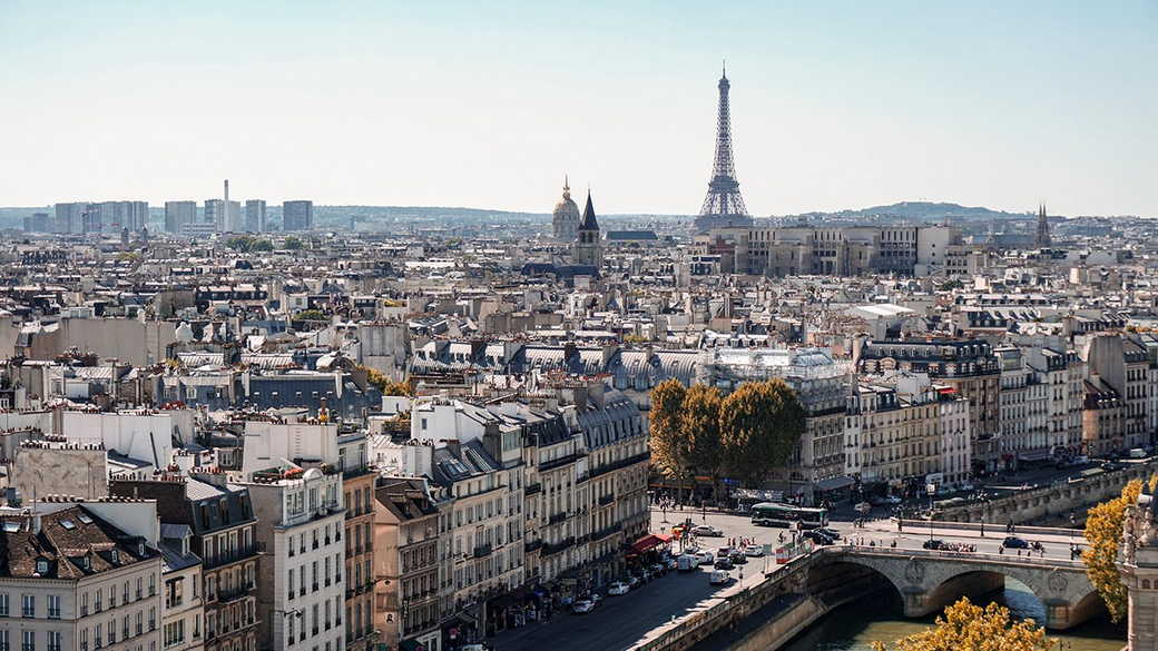 Россия решила закрыть свои визовые центры во Франции