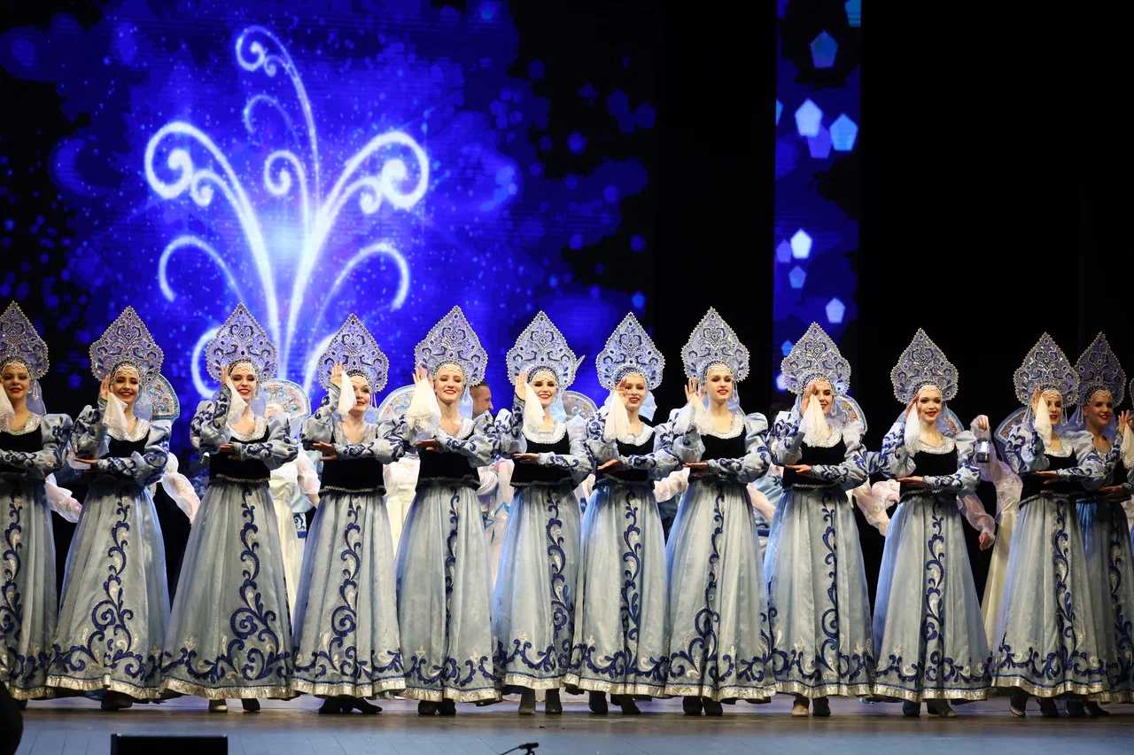 Сергей Цивилев поздравил с юбилеем народный ансамбль «Сибирские выкрутасы»
