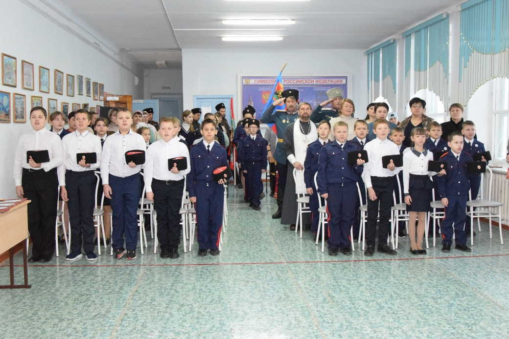 Сергей Цивилев поздравил школьников Гурьевского округа со вступлением в ряды кадетов