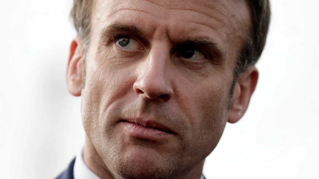 Во Франции осудили поступок Макрона в новогоднем обращении
