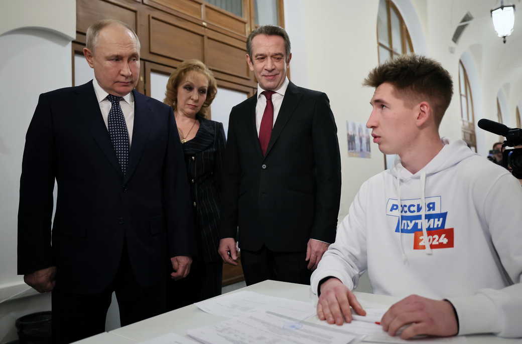 Путин поблагодарил свой предвыборный штаб за работу