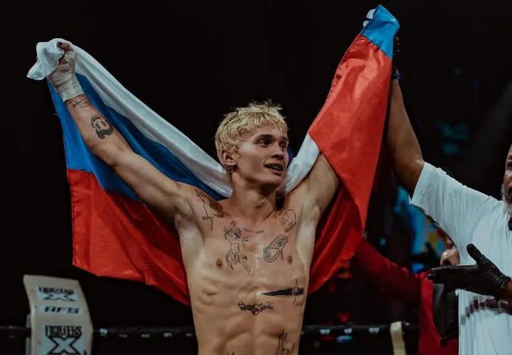 Блогер Милохин выиграл дебютный бой в профессиональном боксе
