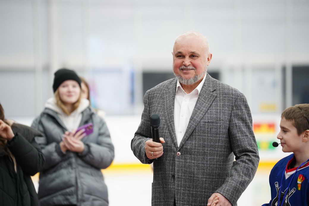 Сергей Цивилев пообщался с будущими звездами кузбасского хоккея