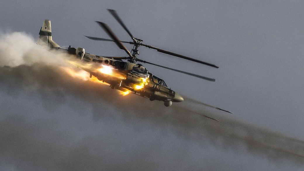 Экипажи вертолетов поразили опорные пункты ВСУ на Южнодонецком направлении