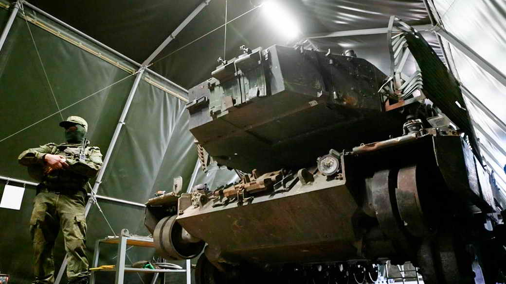 Минобороны опубликовало кадры эвакуации трофейного танка Leopard
