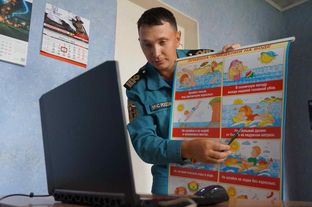 Сотрудники МЧС России продолжают онлайн-занятия с детьми