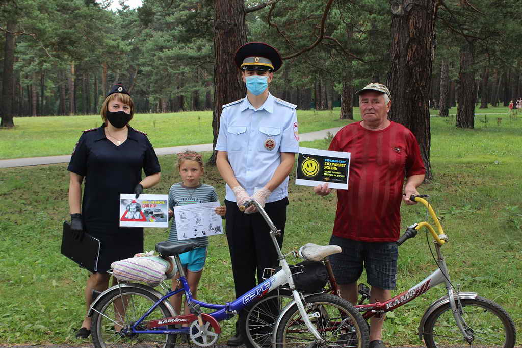 В Прокопьевске полицейские напомнили юным велосипедистам о соблюдении дорожных правил