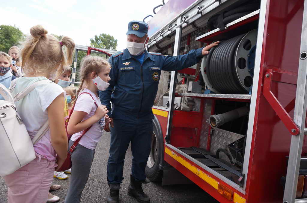 30 лет МЧС России: в пожарных частях Кузбасса проходят дни открытых дверей