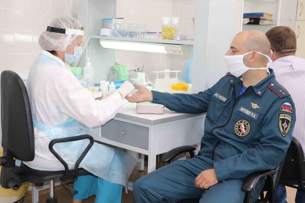 «30 добрых дел»: сотрудники МЧС России приняли участие в акции по сдаче донорской крови