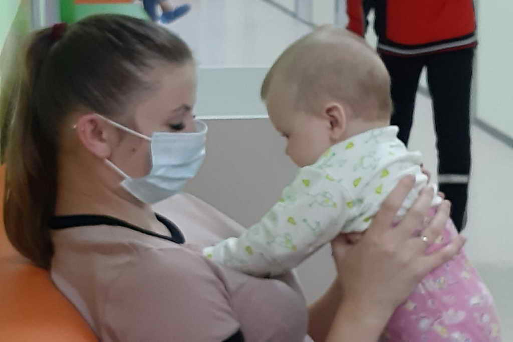 В детских больницах Кузбасса началась неделя грудного вскармливания