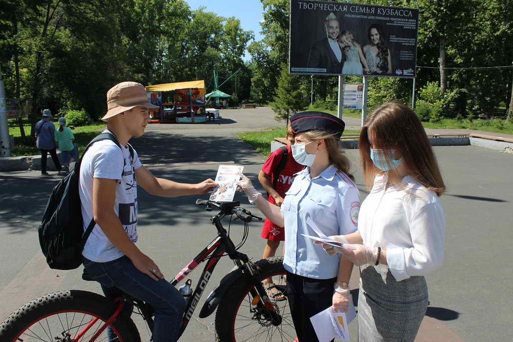 В Кемерове инспекторы ГИБДД и ЮИДовцы призвали велосипедистов к дисциплине на дороге