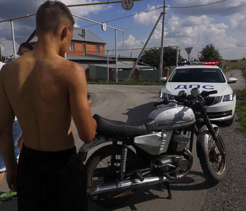 В Кемеровском районе инспекторы ГИБДД отстранили от управления двух несовершеннолетних водителей