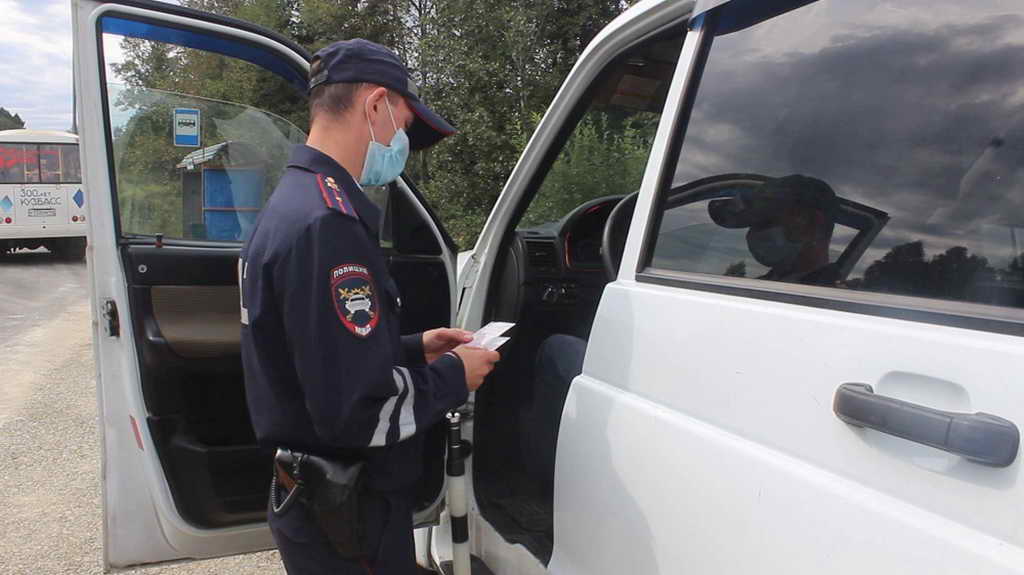 В Березовском инспекторы ГИБДД проверили водителей на соблюдение правил перевозки детей