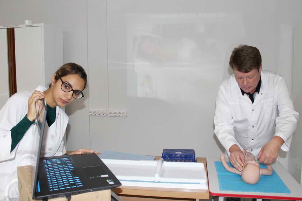 В рамках VIII Национального чемпионата «Молодые профессионалы» (WorldSkills Russia) в Кузбасском медицинском колледже стартовали уроки профессионального мастерства для учащихся 6-11 классов