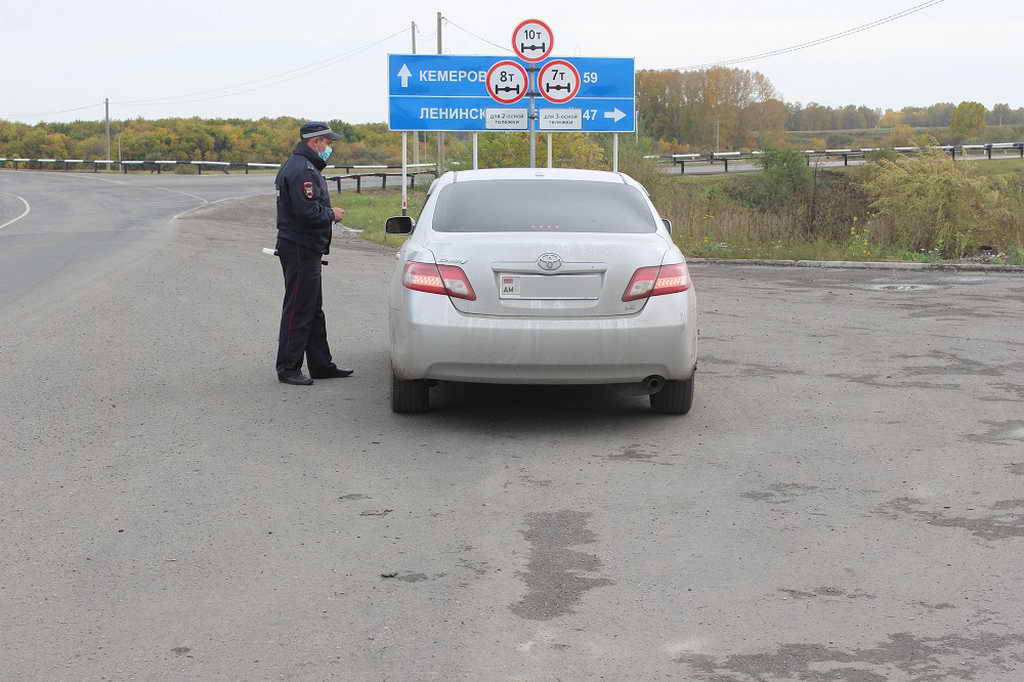 В Кузбассе в ходе специализированного рейда привлекли к ответственности водителей автомобилей с иностранными номерами