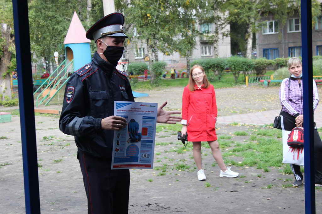 В Новокузнецке сотрудники ГИБДД провели родительское собрание в детском саду