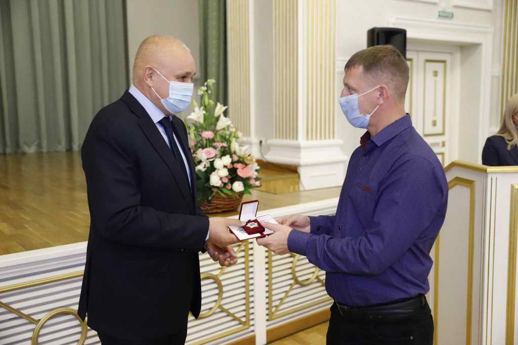 Дорожники Кузбасса получили высокие награды за трудовые успехи